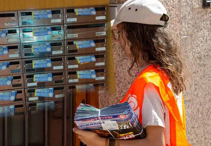 Promoción local: Buzoneo en acción en Lluchmayor