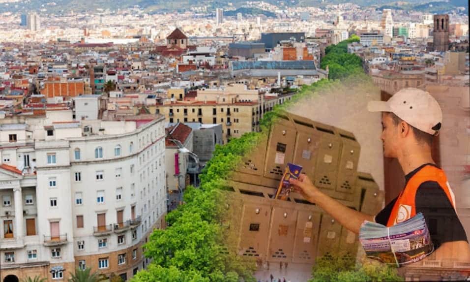 entrega de volantes y catálogos en la sagrada familia